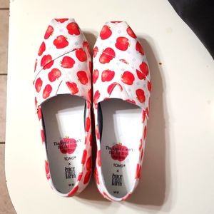 Toms apple shoes